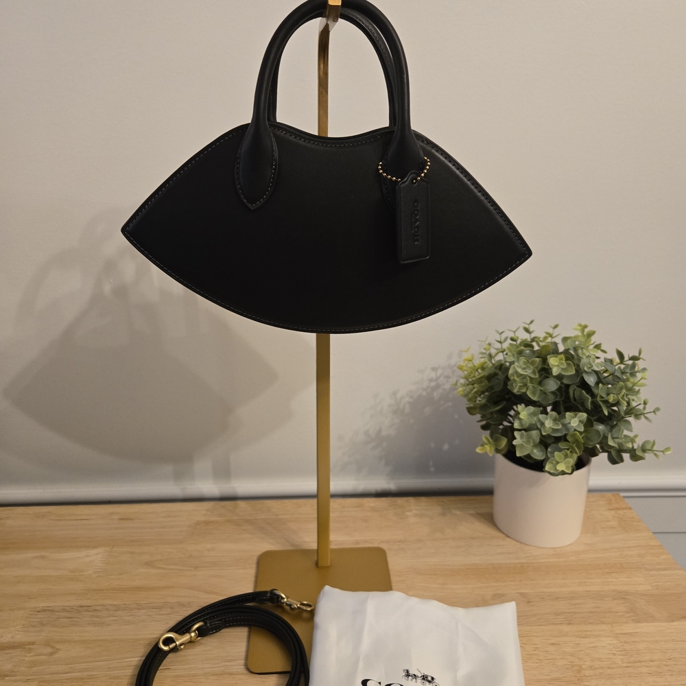 Coach Glovetanned Leather Lip Bag – Black